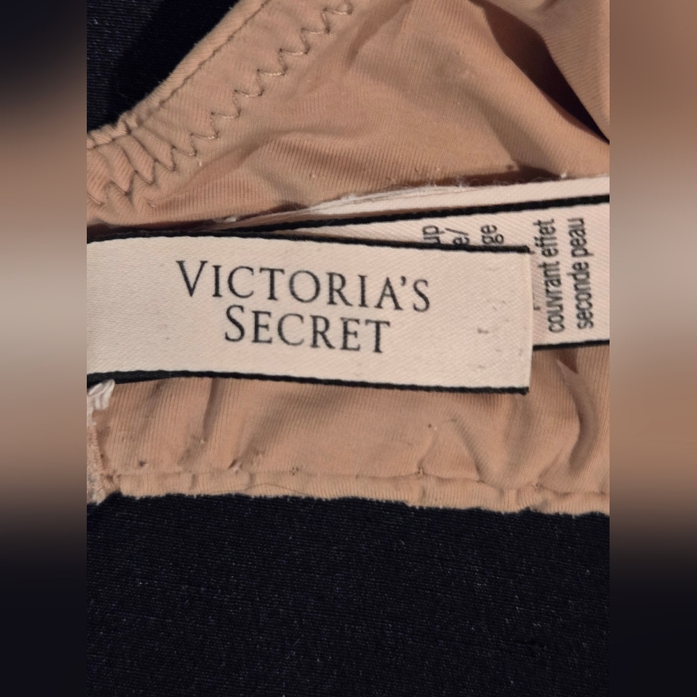 **SOLD 👙**Victoria's Secret Nude Bra - Picture 5 of 10